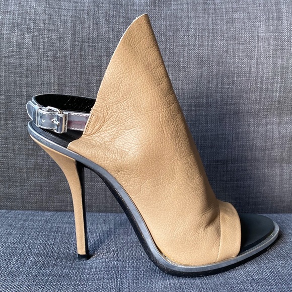 Balenciaga Glove Sandals in Dune and Silver - Picture 4 of 8